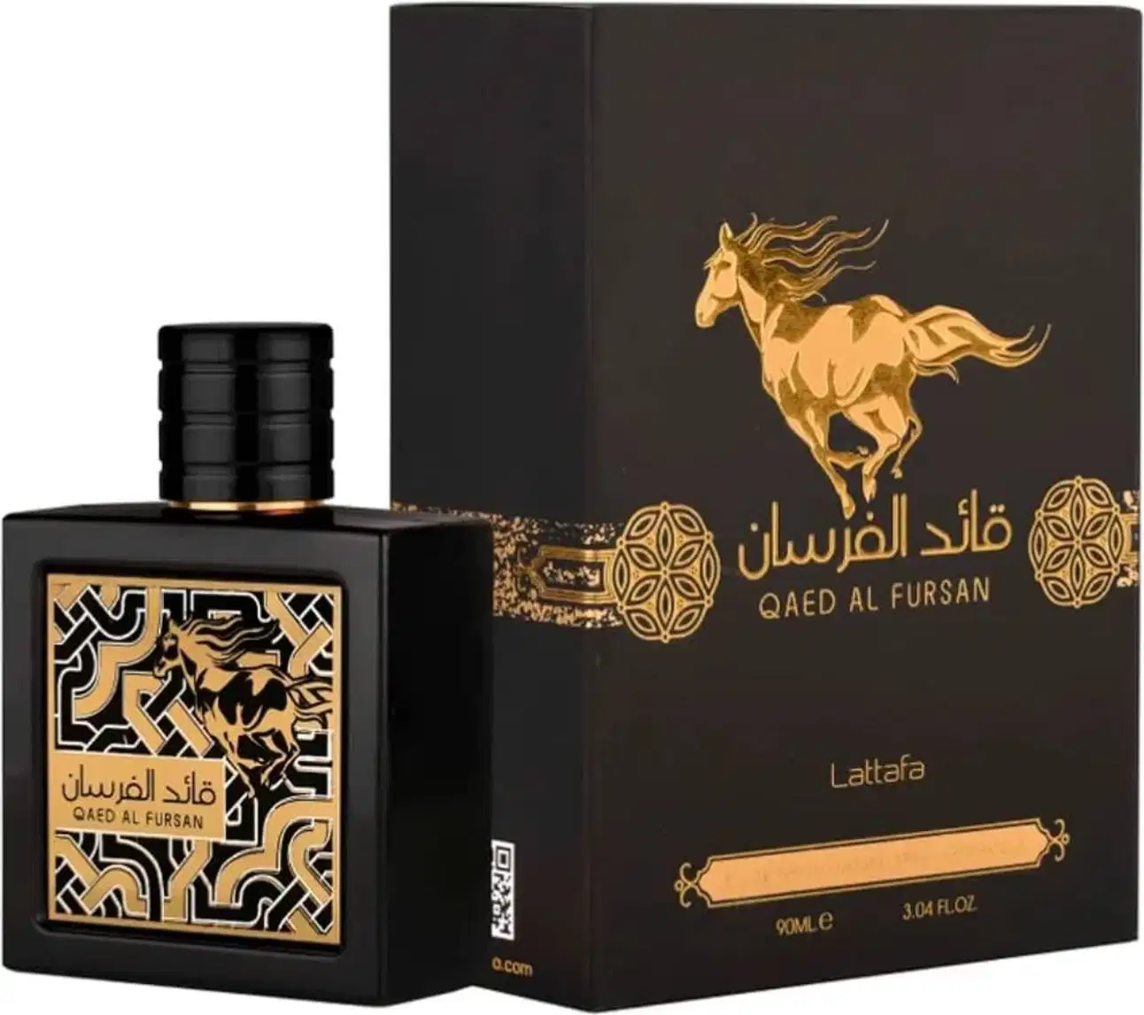 Perfume da marca Lattafa Perfumes em embalagem preta e dourada com ilustração de cavalo dourado. Frasco preto com rótulo em árabe e inglês "Qaed Al Fursan". Caixa preta com detalhes dourados e ilustração de cavalo.