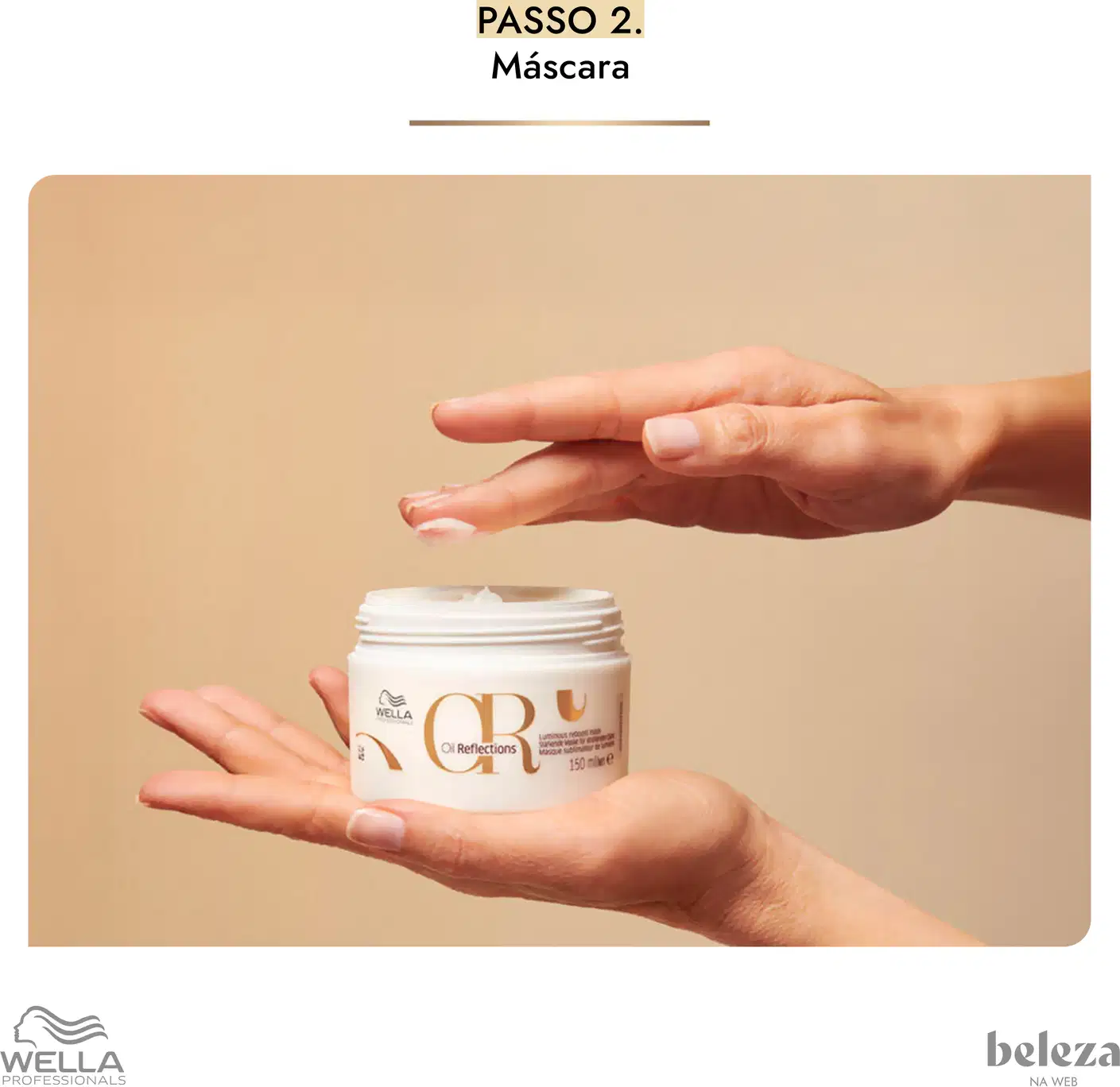 Ambiente de aplicação de máscara capilar da linha Reflections da marca Wella Professionals, com mãos segurando o frasco do produto em um fundo bege claro.