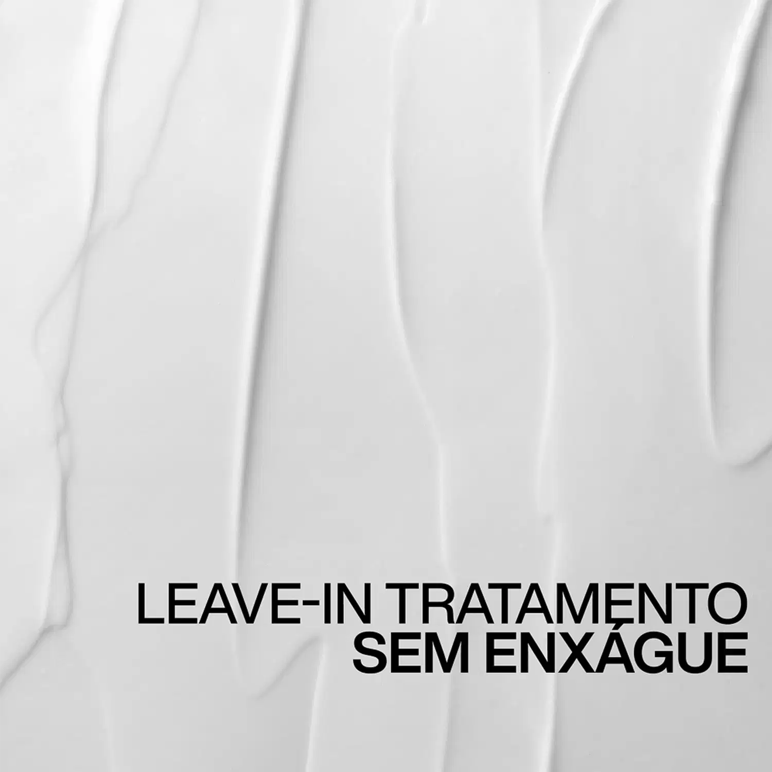 Embalagem de item de perfumaria com texto "LEAVE-IN TRATAMENTO SEM ENXAGUE" em letras pretas sobre fundo branco.