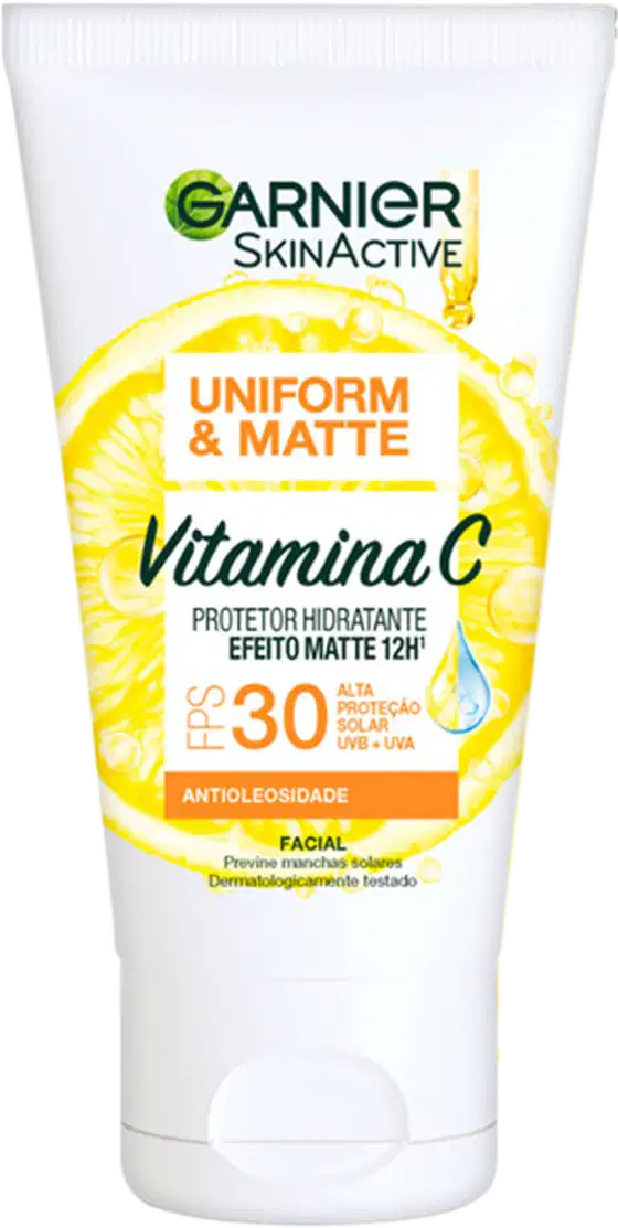 Frasco branco de protetor solar facial Garnier SkinActive com fator de proteção solar 30, contendo vitamina C, com acabamento uniforme e mate, conforme indicado no rótulo.