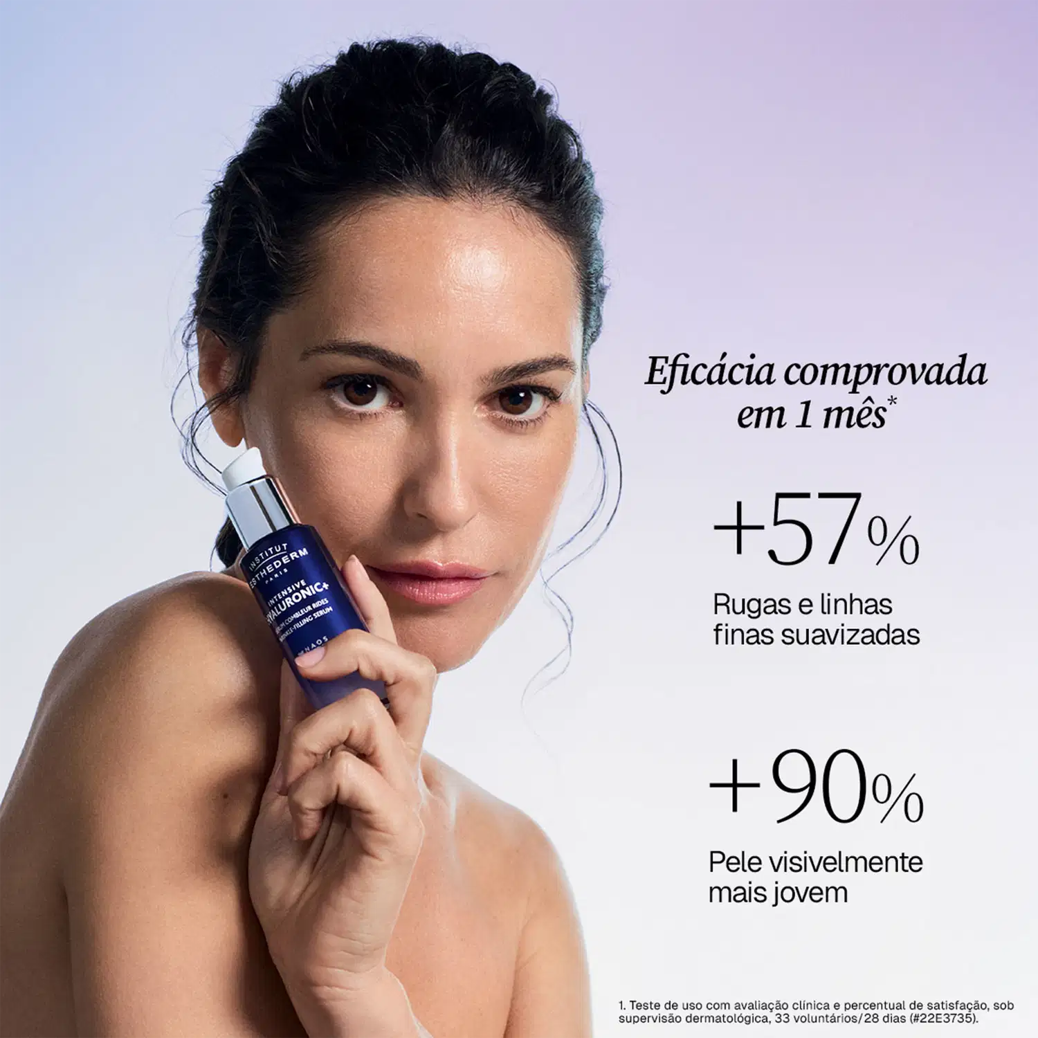 Imagem de uma mulher segurando o item da marca Esthederm com texto "Eficácia comprovada em 1 mês" e dados sobre melhoria de rugas, linhas finas e rejuvenescimento da pele.