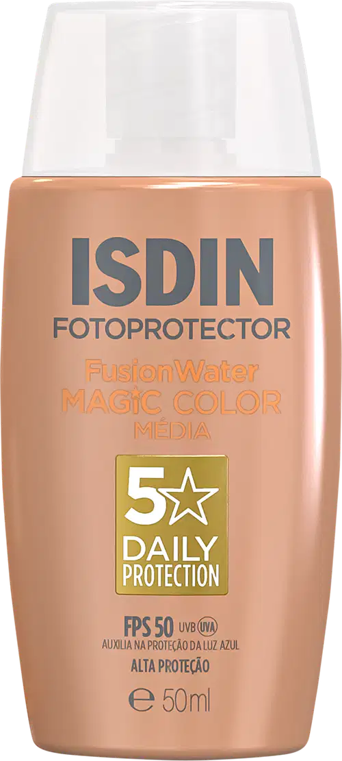 Frasco de protetor solar ISDIN Fotoprotector Fusion Water Magic Color Media, com fator de proteção solar 50.