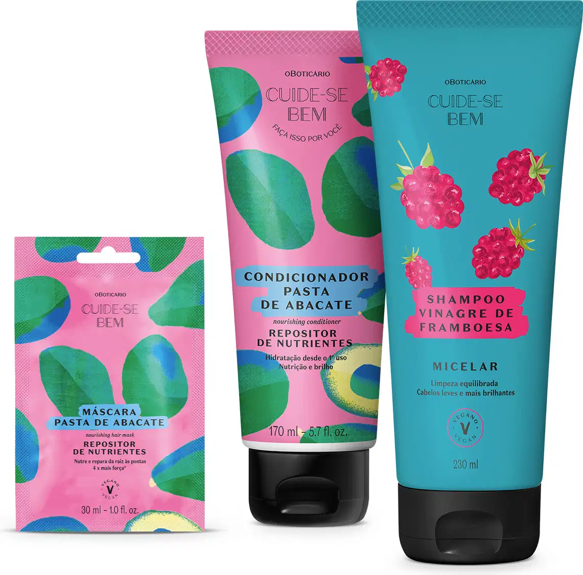 Três itens Cuide-se Bem Feira: sachê roxo com abacates ilustrados de máscara capilar Pasta de Abacate e dois frascos azuis, um com framboesas ilustradas de shampoo Vinagre de Framboesa e outro com coco ilustrados de condicionador Óleo de Coco.