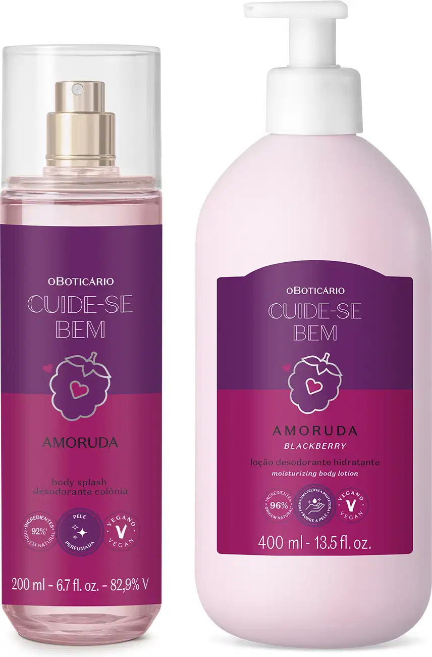 Dois frascos de produtos da marca Cuide-se Bem Amoruda, um transparente com líquido lilás, pulverizador dourado e rótulo roxo de body splash e um frasco branco com bomba dosadora e rótulo roxo de loção hidratante corporal, ambos com amoras ilustradas.