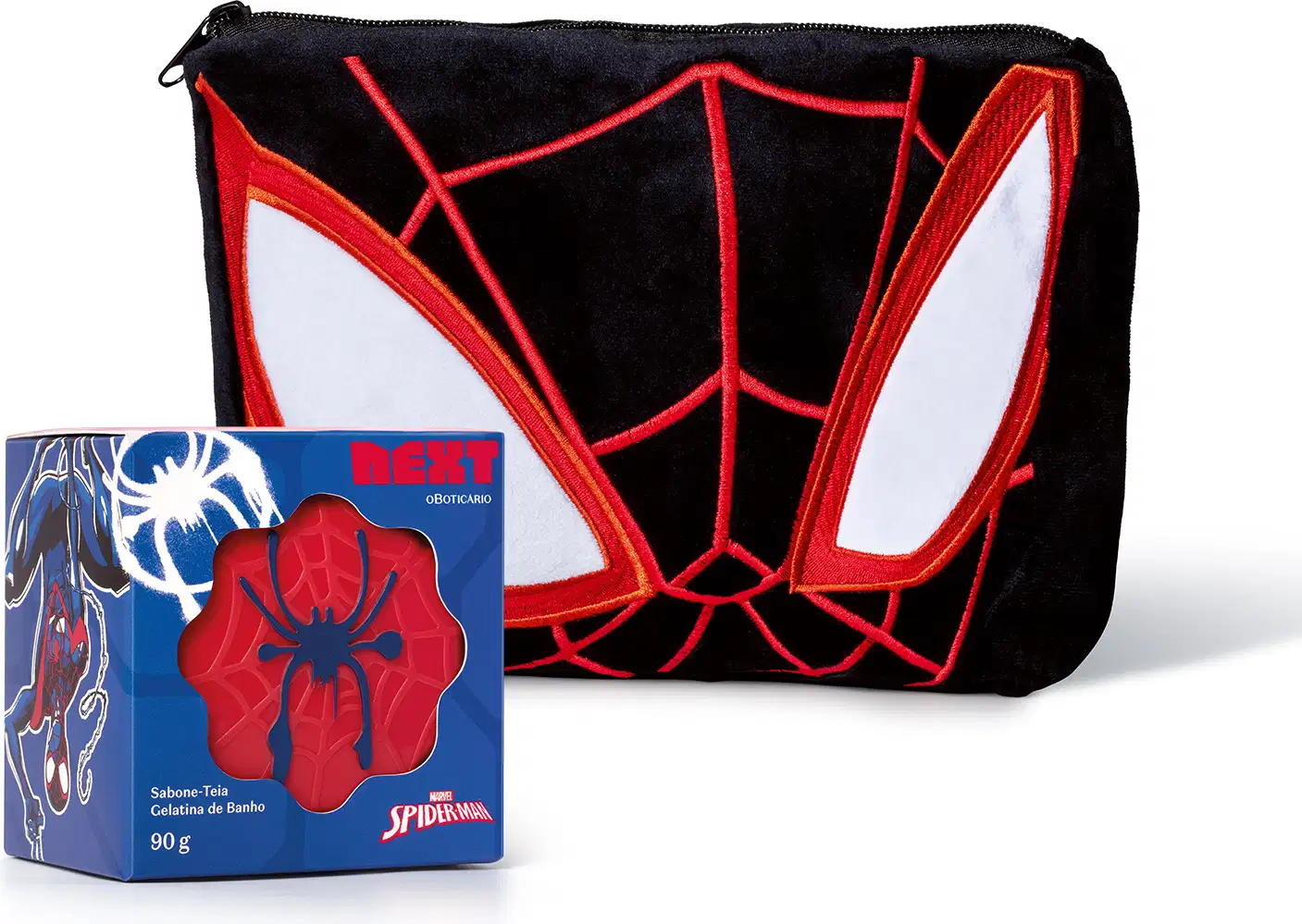 Kit da marca Next Marvel Spiderman, incluindo caixa azul de sabonete-teia com texturas de teia de aranha na cor vermelha e um relevo de aranha na cor azul e uma bolsa de cosméticos preta com detalhes vermelho e branco, simulando uma máscara do Spiderman.