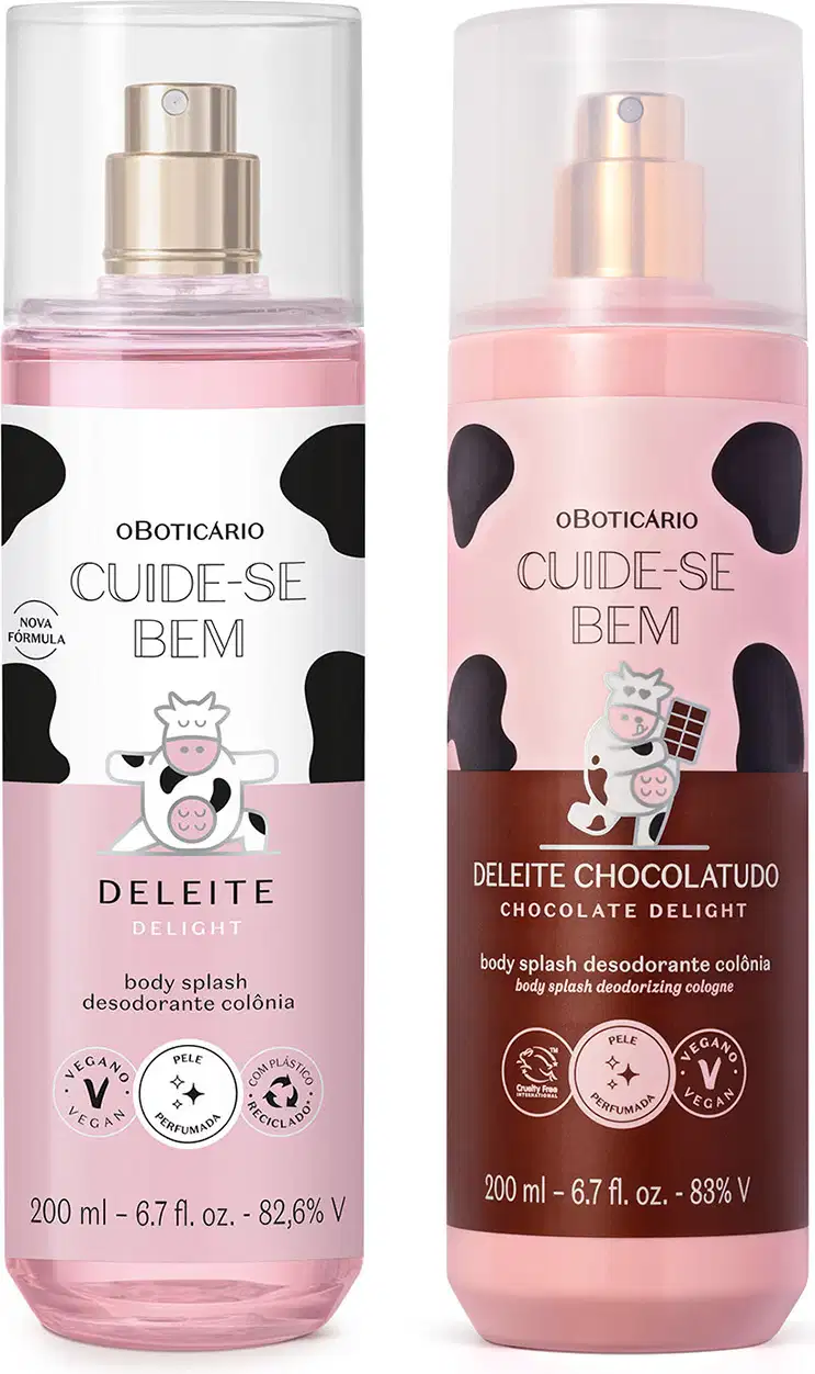 Imagem do Combo Body Splash Cuide-se Bem com um item da linha Deleite e outro da linha Chocolatudo. As duas embalagens são transparentes com borrifador prateado e rótulo com desenho de vaca em tons de rosa e marrom.