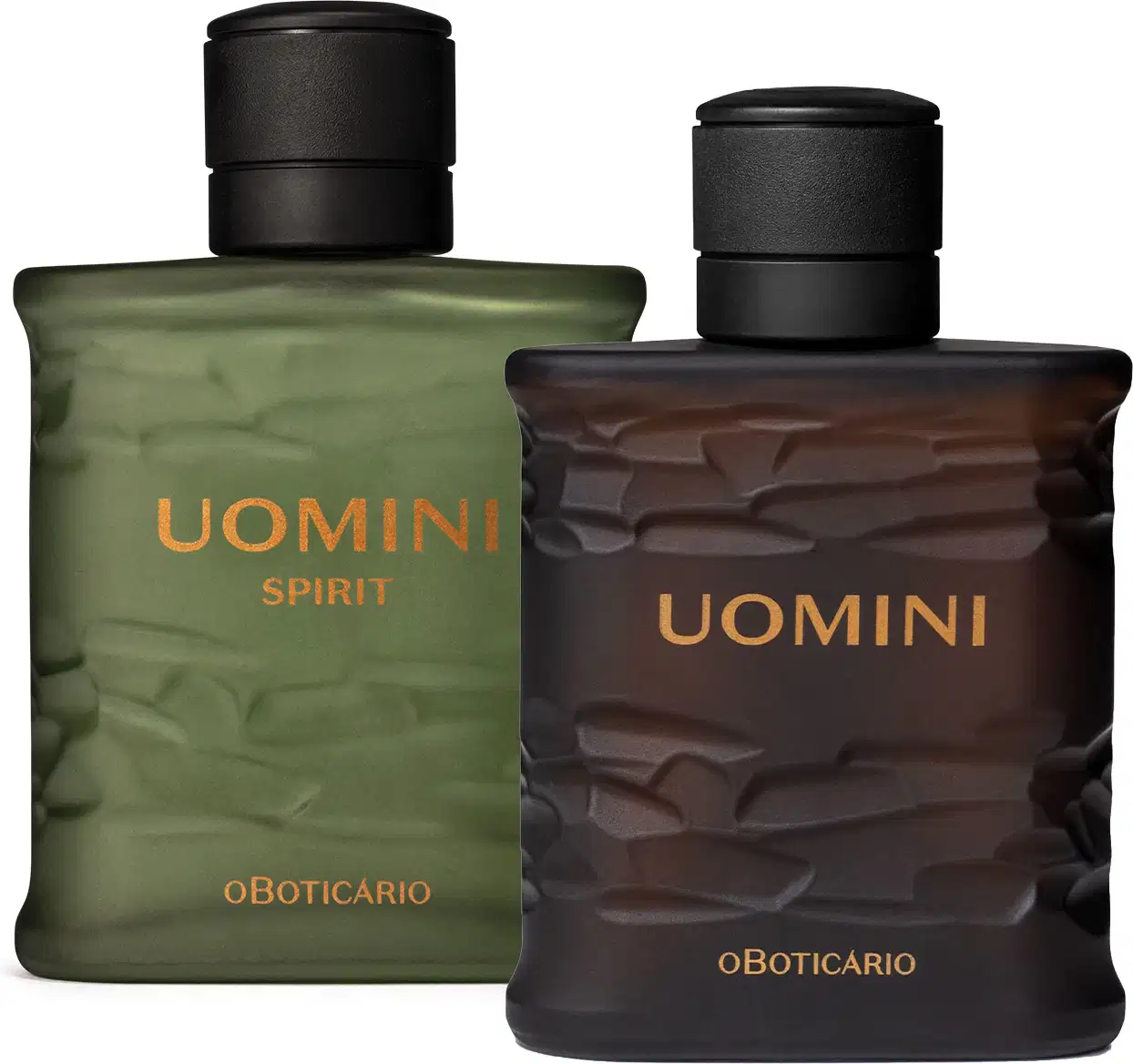 Imagem de dois frascos de item de perfumaria da marca Uomini, um na cor verde-oliva com rótulo laranja indicando a linha Spirit e outro na cor marrom, com rótulos em dourado destacando o nome da marca.