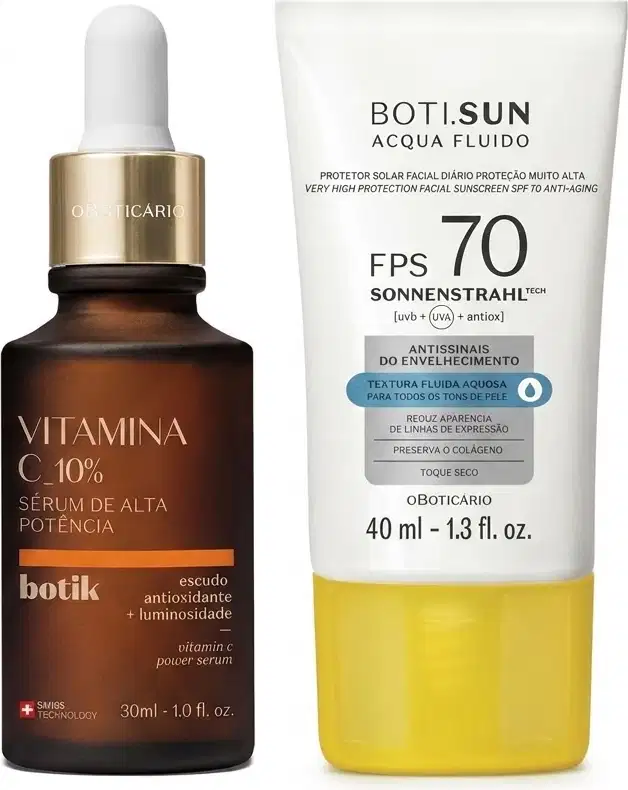 Dois itens de skincare, sendo um frasco de sérum facial de vitamina C 10% da linha Botik na cor marrom com tapa conta gotas dourada o e um tubo de protetor solar facial FPS 70 da linha Boti.SUN com frasco branco e tampa amarela.