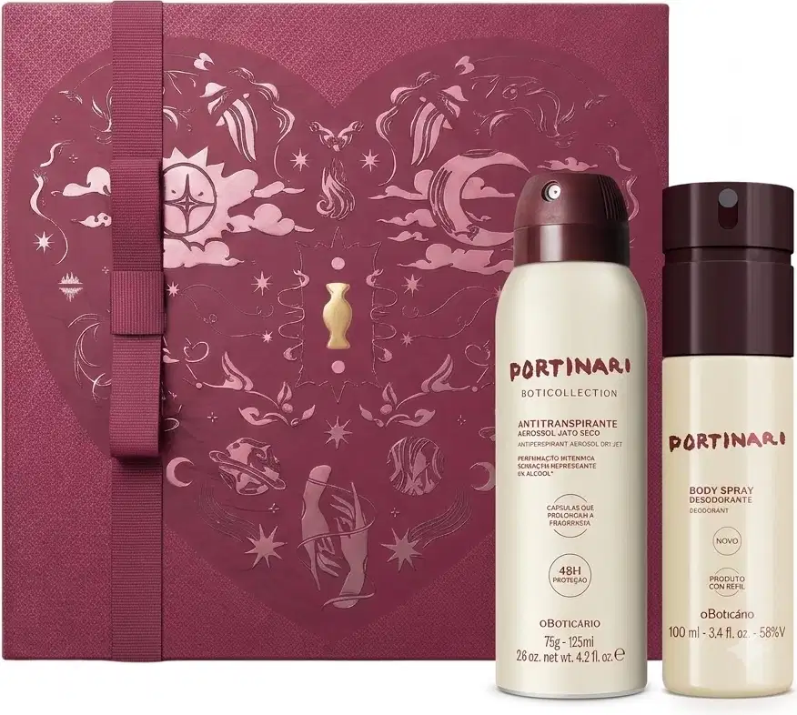 Caixa de presente de cor vinho com um grande coração contendo ilustrações em relevo de temática celestial. Ao lado, um frasco de desodorante e outro de body spray, ambos na cor branca com tampa bordô da linha Portinari.