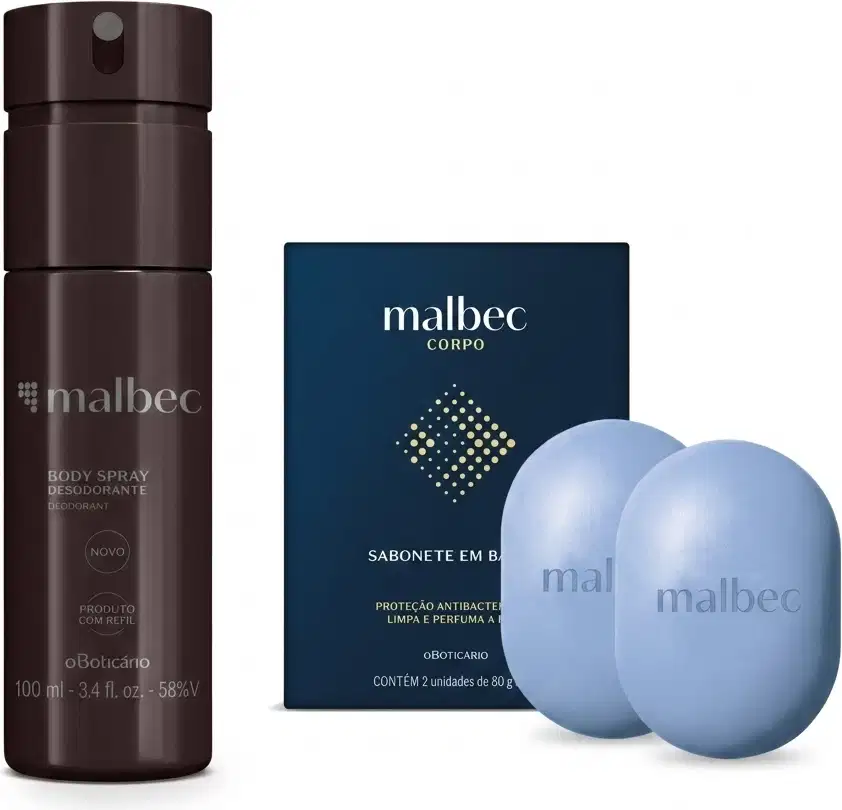 Frasco de desodorante em spray da marca Malbec, com embalagem marrom escura, e caixa azul-marinho com detalhes em bege e dois sabonetes azuis em formato oval posicionados ao lado da caixa.