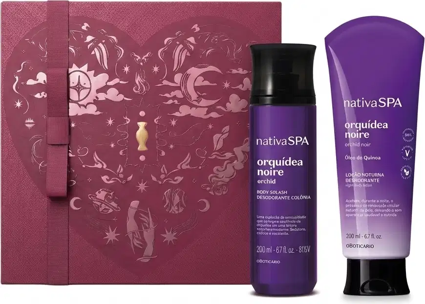 Caixa de presente de cor vinho com um grande coração contendo ilustrações em relevo de temática celestial. Ao lado, uma bisnaga roxa de hidratante desodorante corporal e um frasco de body splash da linha Nativa Spa Orquídea Noire.
