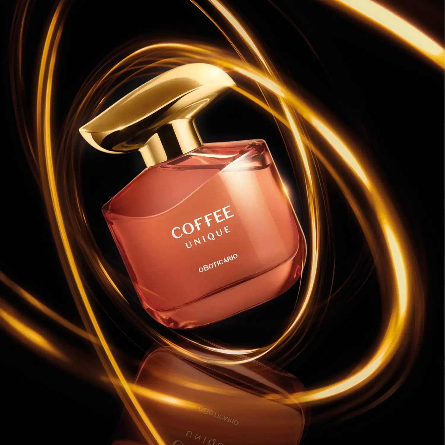 Imagem de um frasco avermelhado com tampa dourada de desodorante colônia da marca Coffee WomanUnique em primeiro plano, com fundo escuro e linhas douradas em movimento, criando um ambiente elegante e sofisticado.