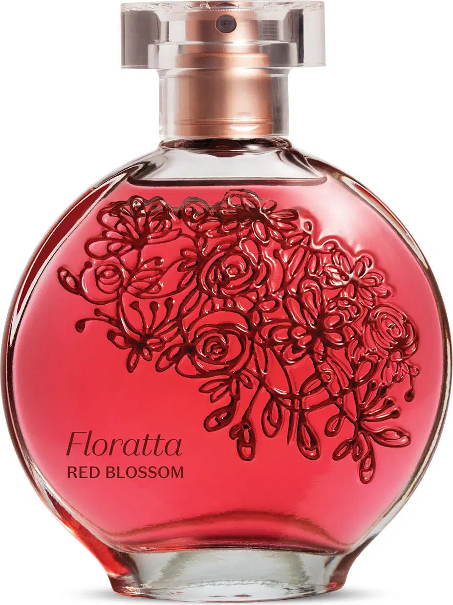 O frasco de vidro tem um formato arredondado e é feito de vidro transparente, com um bocal de metal rosado. O líquido dentro do frasco tem uma cor vermelha vibrante. Na parte frontal do frasco, há um desenho decorativo de rosas vermelhas estilizadas.