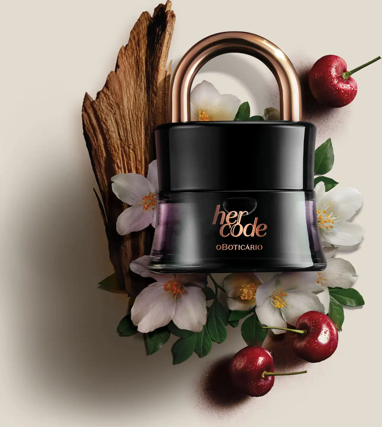 Na imagem, o produto está cercado por elementos naturais como um galho de madeira envelhecido, flores brancas, folhas verdes e cerejas vermelhas brilhantes. A composição remete a ingredientes naturais e botânicos usados na formulação do produto.