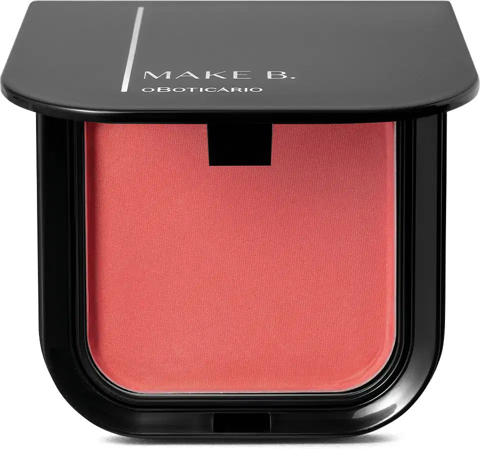 Blush em pó mate Luminoso Berry Make B. na cor rosa intenso em estojo quadrado preto de cantos arredondados e o nome da marca gravado na tampa em letras brancas.
