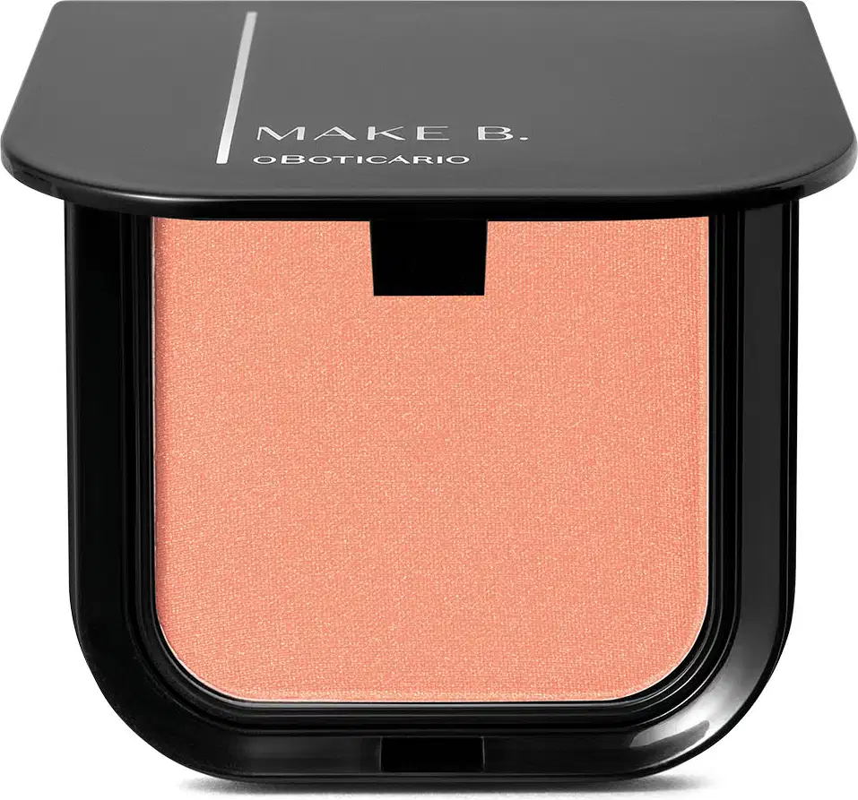 Blush em pó mate Luminoso Coral Make B. na cor coral em estojo quadrado preto de cantos arredondados e o nome da marca gravado na tampa em letras brancas.
