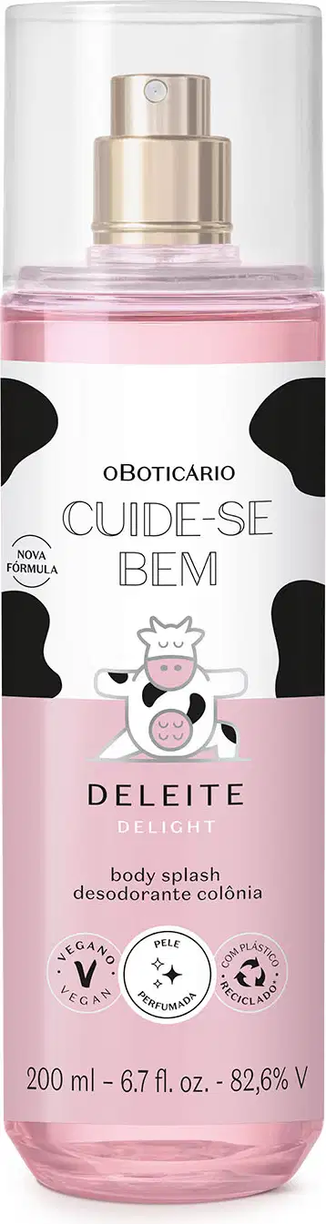 Frasco transparente com líquido rosa, pulverizador prateado, tampa transparente e rótulo branco e rosa com manchas pretas e ilustração de vaca contendo 200ml de body splash Cuide-se Bem Deleite.