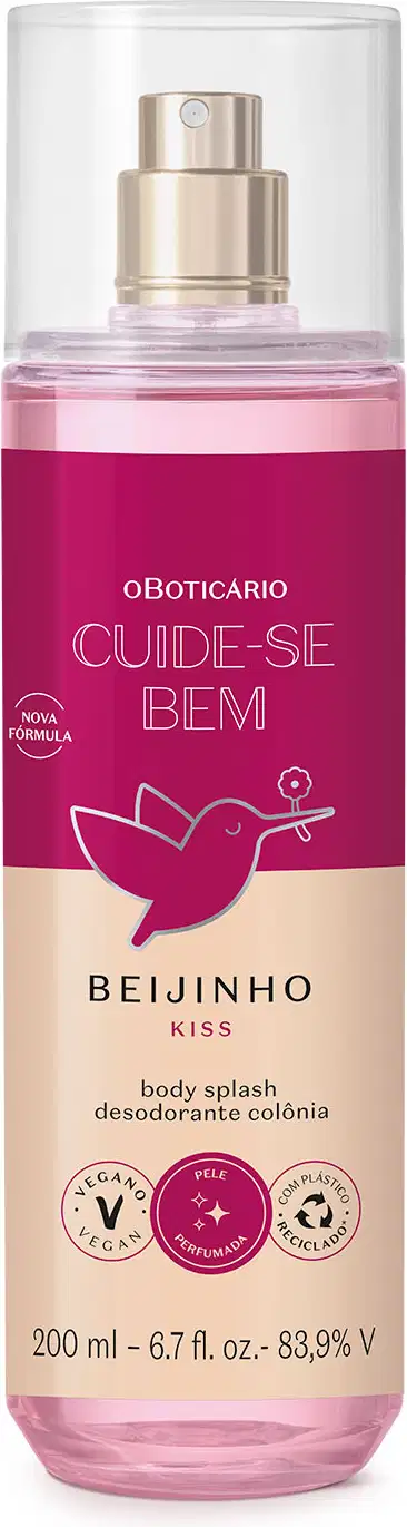 Frasco cilíndrico transparente com líquido rosa claro, pulverizador prateado, tampa transparente e rótulo vinho e rosa com beija-flor ilustrado contendo 200ml de body splash da marca Cuide-se Bem Beijinho.