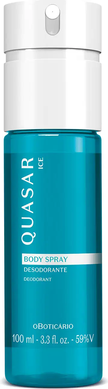 A imagem mostra o frasco de um desodorante spray, em embalagem cilíndrica de plástico transparente azul claro, letras brancas e parte que tem o spray também branca.