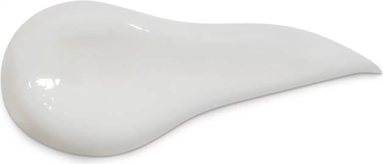 Textura branca, brilhante e lisa do booster capilar Nutrição Match Ciência das Curvas com aparência cremosa e superfície curva.