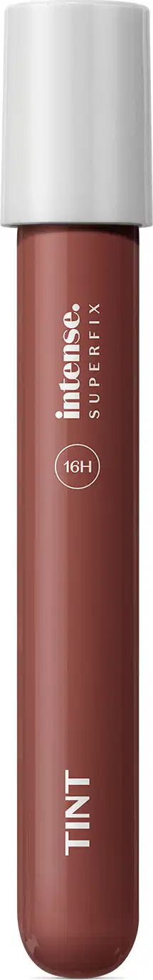 Caixa bege e marrom com letras nessas mesmas cores que traz um batom líquido Superfix Tint na cor Marrom 635 da marca Intense.