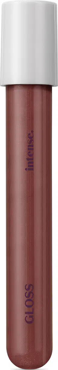 Gloss labial na cor Marrom Nude 115 da marca Intense em tubo cilíndrico transparente, mostrando a cor do produto, e tampa branca.