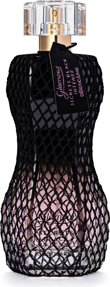 Vidro curvilíneo com renda preta em volta, pulverizador dourado e tampa transparente contendo 75ml de desodorante colônia Glamour Secrets Black Intense.