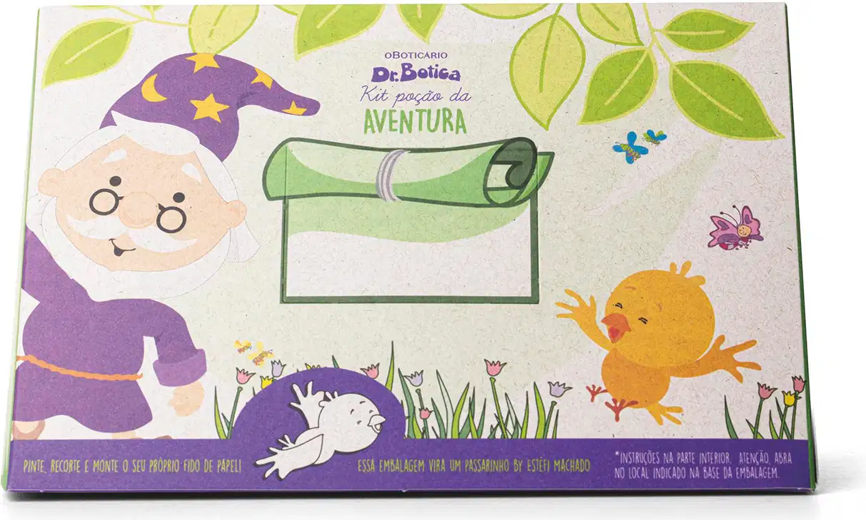 Embalagem de papelão em forma de barraca de camping com personagens da marca Dr. Botica ilustrados.