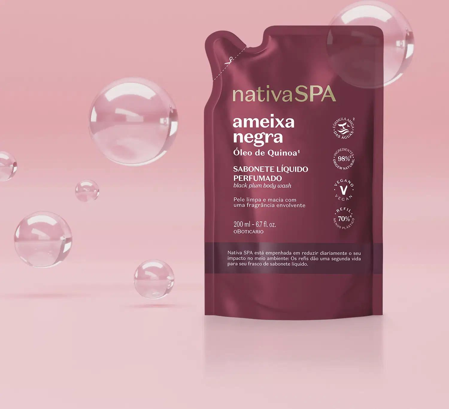 Refil de sabonete líquido perfumado Nativa Spa Ameixa Negra em sachê de 200ml na cor vermelho escuro com detalhe marrom e letras brancas em fundo lilás com bolhas flutuando em volta da embalagem.