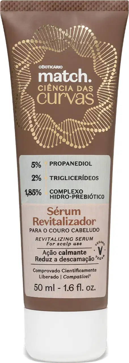 Frasco marrom com tampa branca, rótulo cinza e letras em bege e preto contendo 50ml de sérum revitalizador para o couro cabeludo da marca Match Ciência das Curvas.