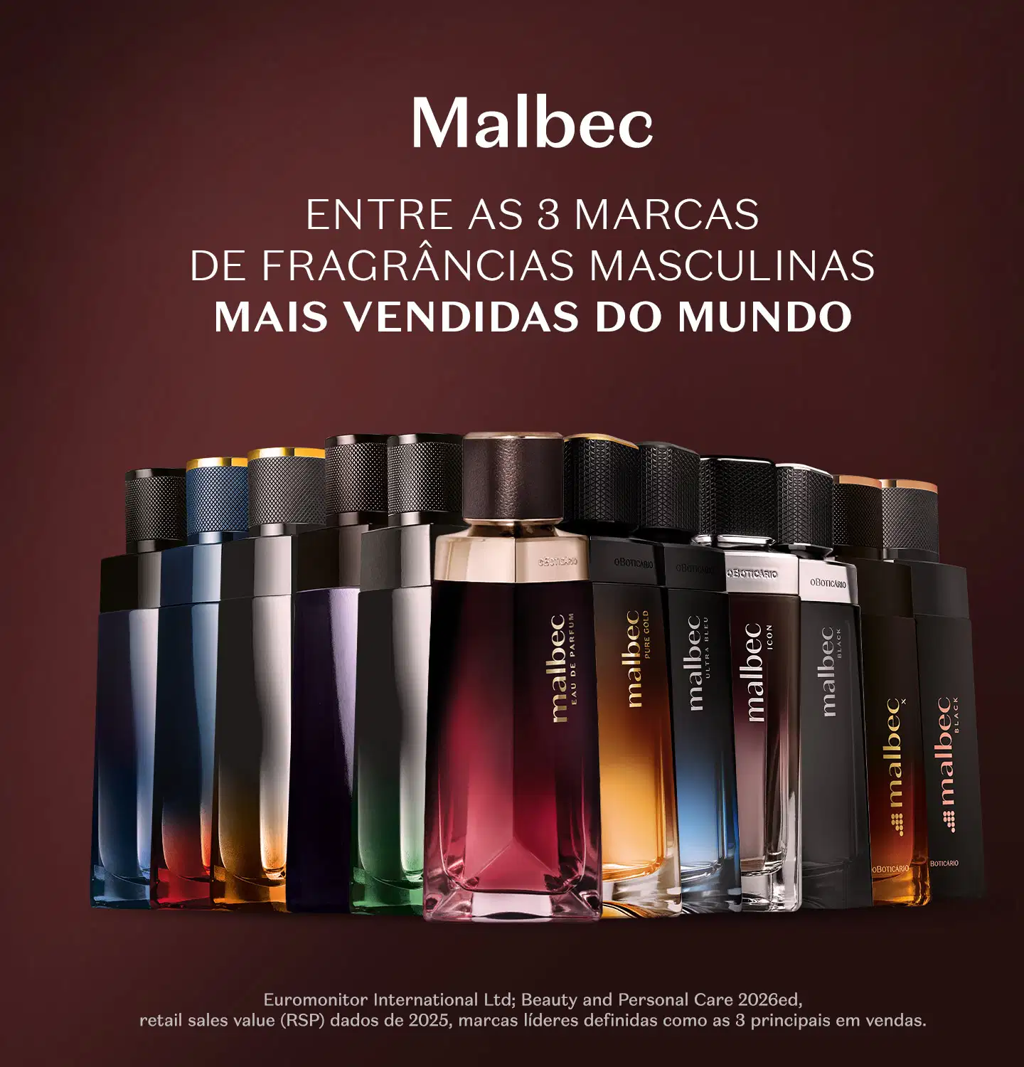 Diversos frascos de desodorantes colônias da marca Malbec, em diferentes cores e formatos, dispostos sobre uma superfície escura em ambiente com iluminação avermelhada.