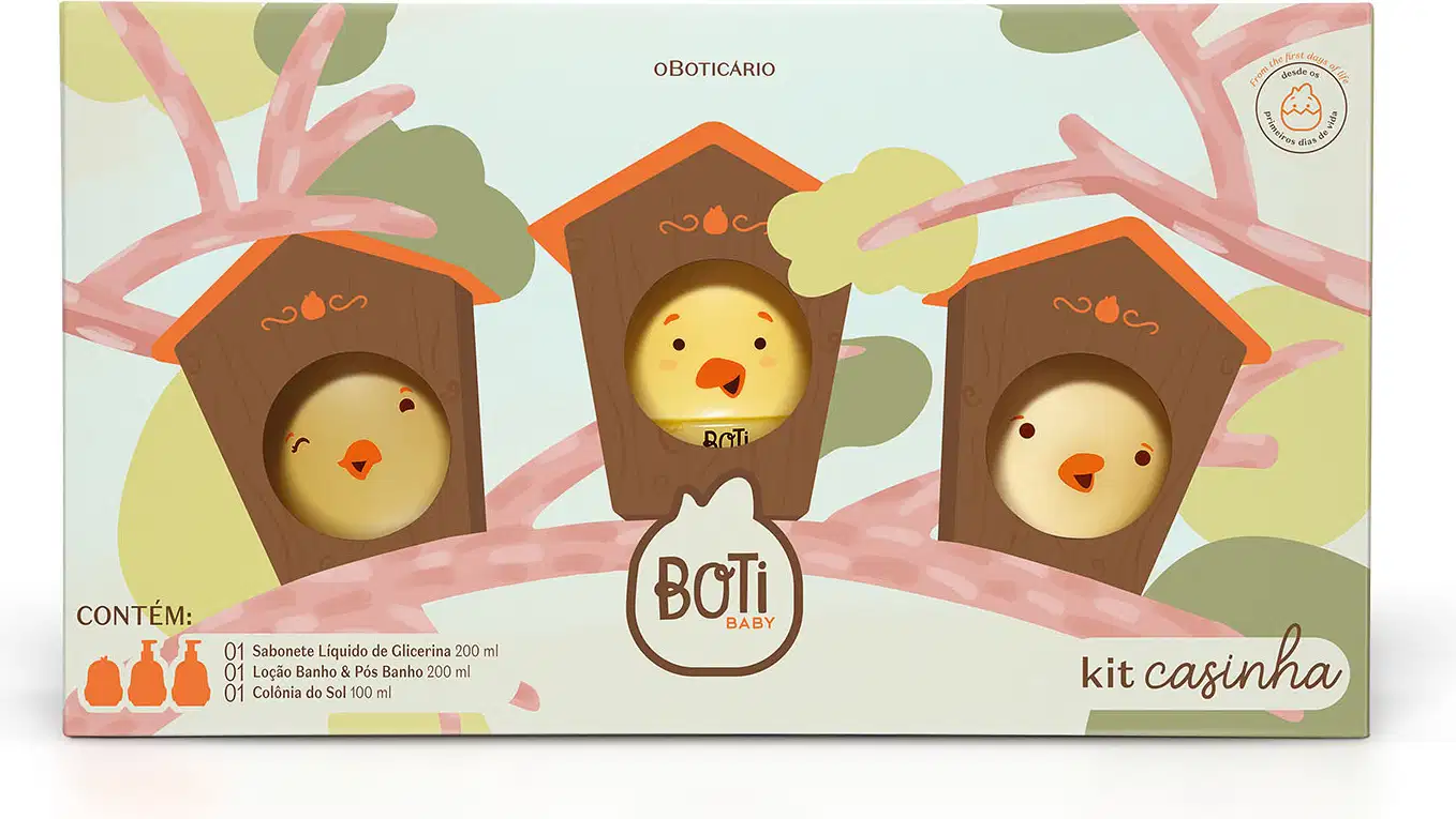 Kit Boti Baby Casinha (Kit Boti Baby que traz uma embalagem com desenhos de casinhas e pintinhos saindo de dentro delas. Dentro da caixa, há um sabonete líquido de glicerina, uma loção banho e pós banho e uma colônia do sol.
3 itens)