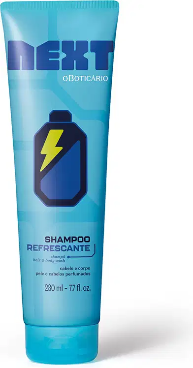 Imagem de frasco de shampoo da marca Next, com embalagem azul, rótulo com texto "Shampoo Refrescante" e símbolo de bateria, indicando propriedades revitalizantes.