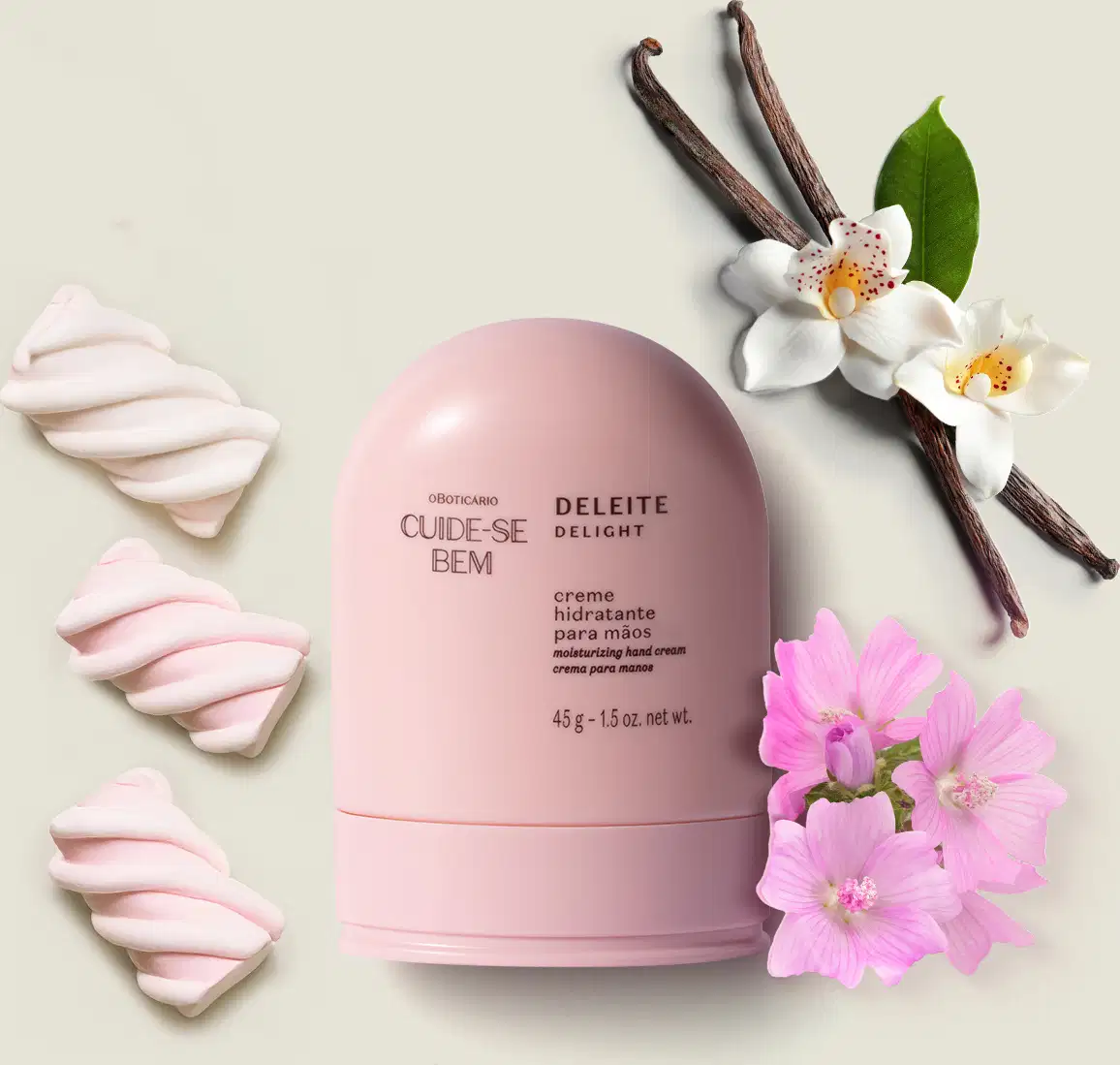 Embalagem rosa de creme hidratante para mãos da marca Cuide-se bem Deleite, com flores brancas, folhas verdes e marshmallows ao redor, sobre superfície clara.