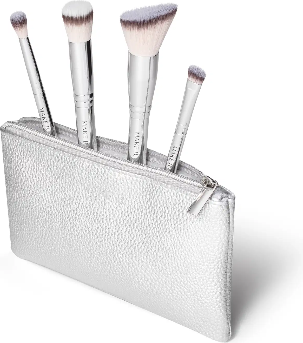 Nécessaire prateada e quatro pincéis de maquiagem com cabos prateados e cerdas bicolores macias da marca Make B. Silver Essentials.