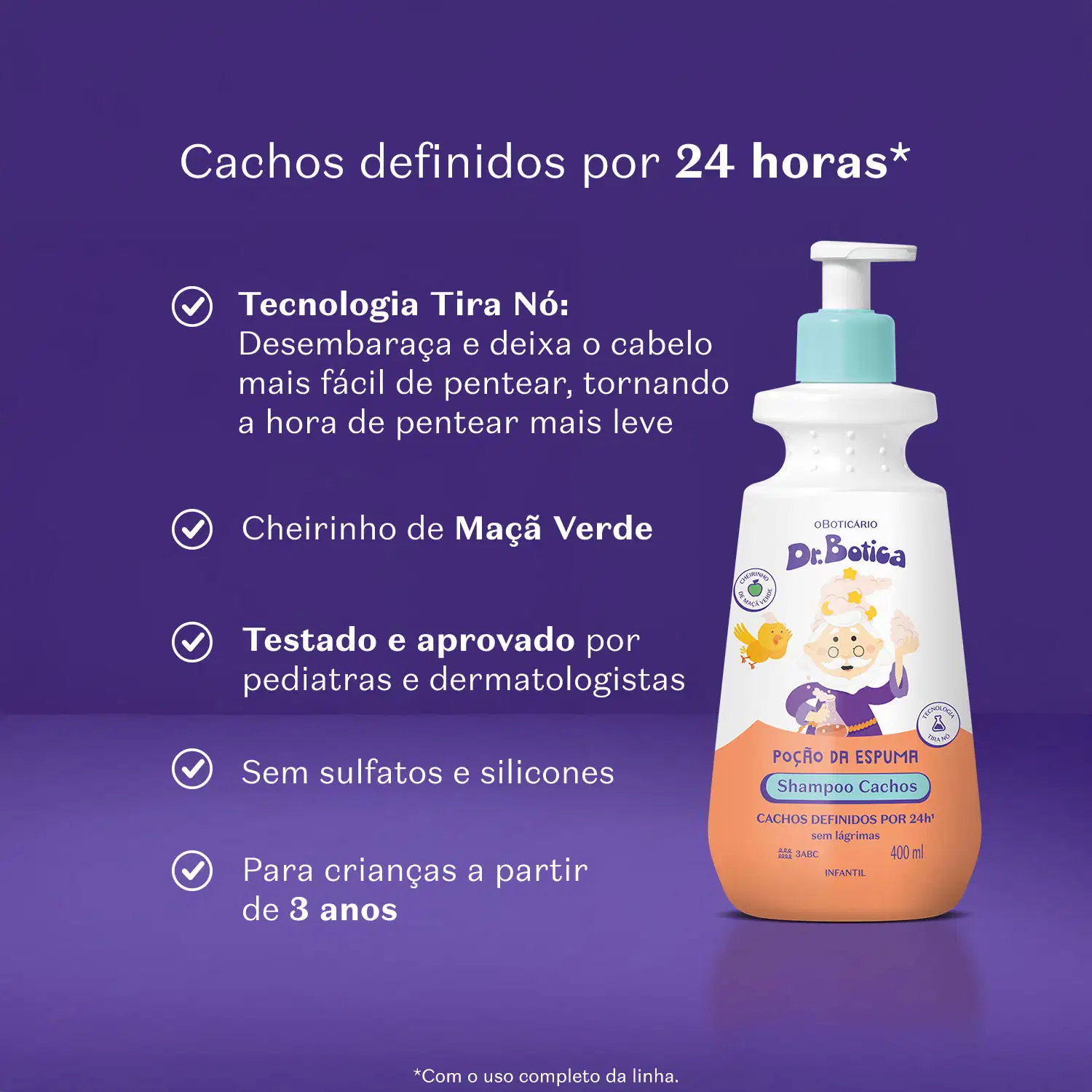 Imagem de uma embalagem branca e laranja com válvula dosadora azul de shampoo infantil para cabelos cacheados da marca Dr. Botica em fundo azul escuro com letras brancas contando os benefícios do produto.