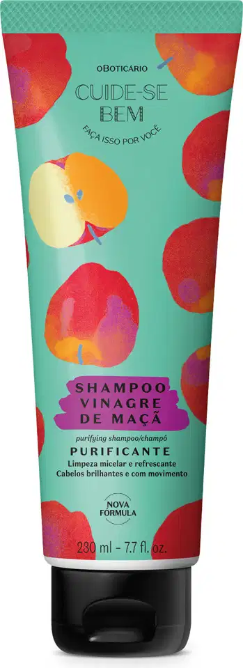 Imagem de um frasco de shampoo Cuide-se Bem Feira Vinagre de Maçã, com embalagem verde-menta e ilustrações de maçãs. Essa bisnaga traz uma tampa preta e seu rótulo possui detalhe na cor roxa, com letras também pretas.