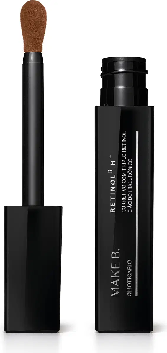 Frasco preto de corretivo líquido da marca Make B. Retinol³ H+ aberto e tampa com aplicador visível na cor preta com ponta em espuma aveludada na cor do produto.