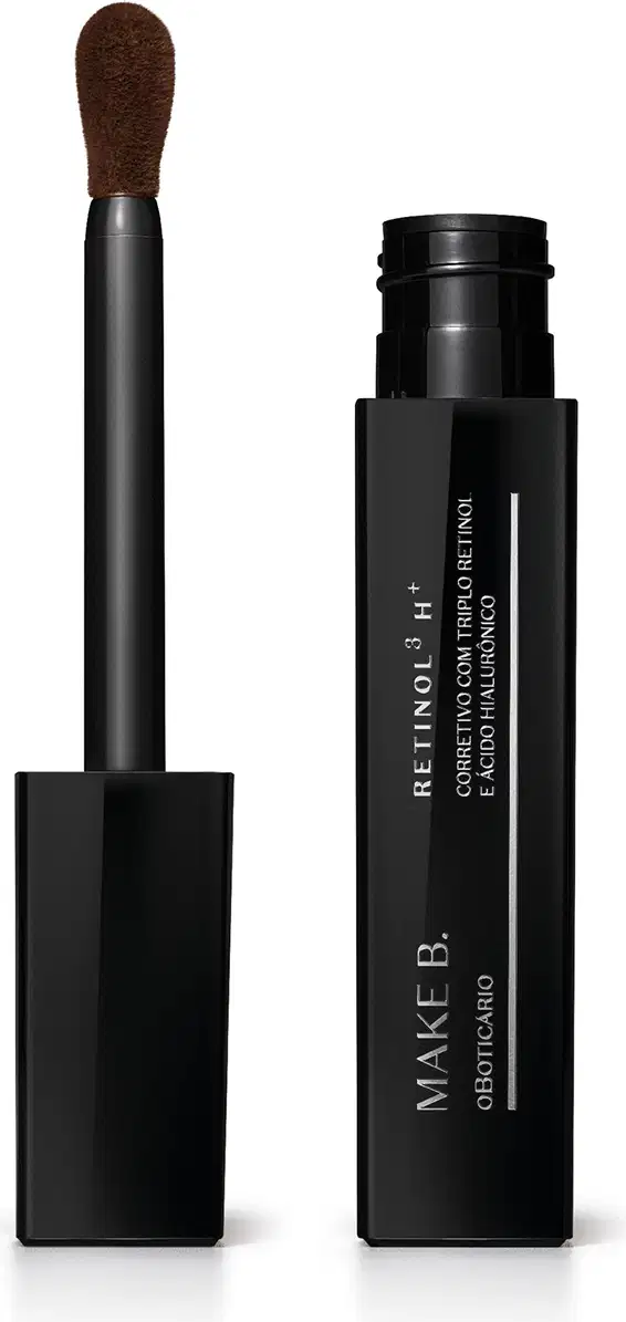 Frasco preto de corretivo líquido da marca Make B. Retinol³ H+ aberto e tampa com aplicador visível na cor preta com ponta em espuma aveludada na cor do produto.