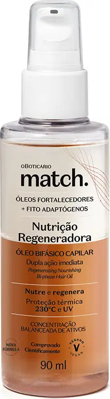 Imagem de um frasco transparente do Óleo Bifásico Capilar Match Nutrição Regeneradora. Ele possui válvula spray e tampa também transparente; O rótulo tem uma faixa laranja e as as informações sobre o produto estão impressas em letras pretas.
