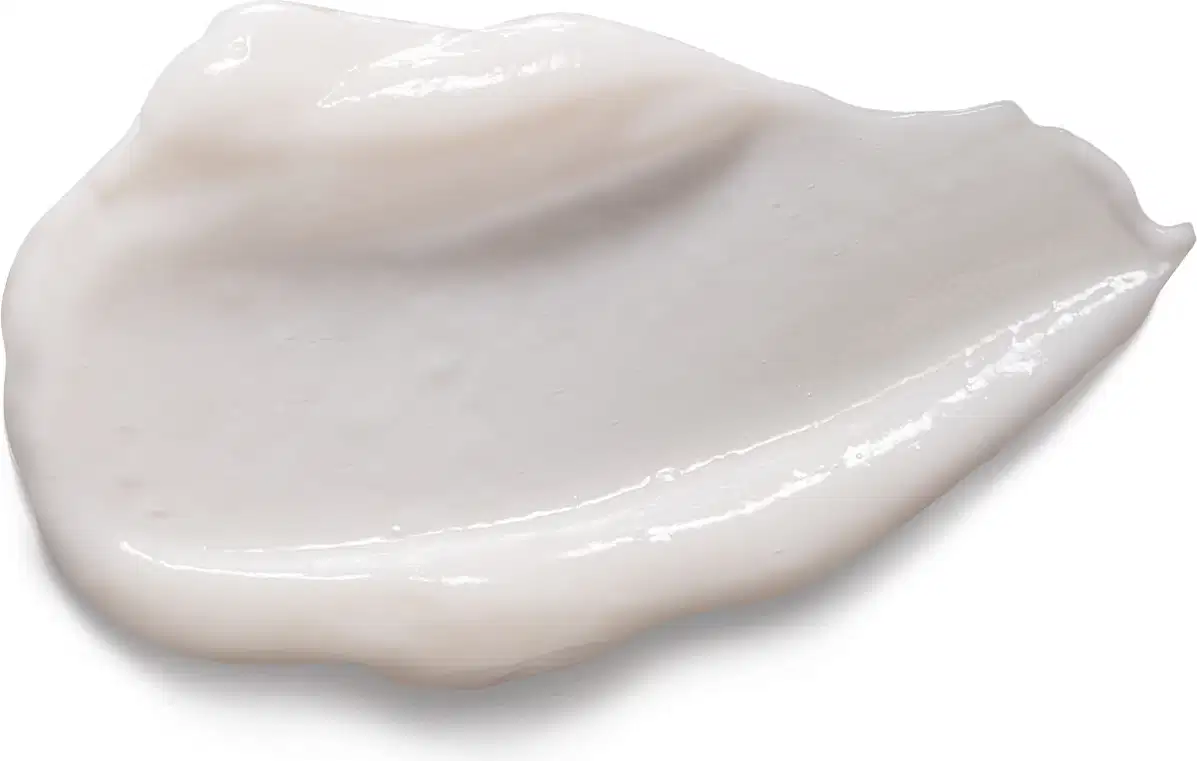 Textura cremosa, opaca e de cor branca do condicionador Match Hidratação Antifrizz. Tem aparência densa e uniforme, espalhada sobre superfície branca e lisa.