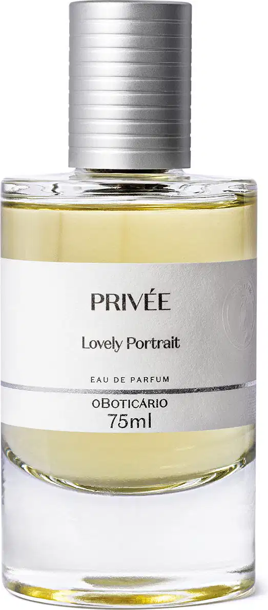 Vidro cilíndrico transparente com líquido bege, tampa prata e rótulo branco com letras pretas contendo 75ml de Eau de Parfum Privée Lovely Portrait.