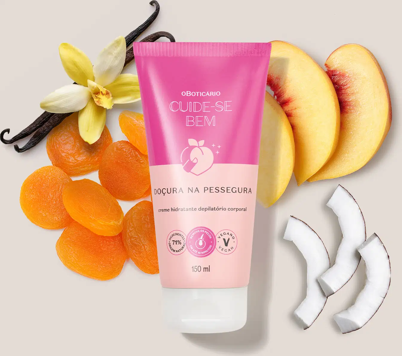 O produto é um creme hidratante depilatório corporal da marca Cuide-se Bem. Ao redor do produto, há frutas e flores, pêssegos, coco e uma flor de baunilha, sugerindo ingredientes naturais na composição do creme.O produto contém 150 ml.