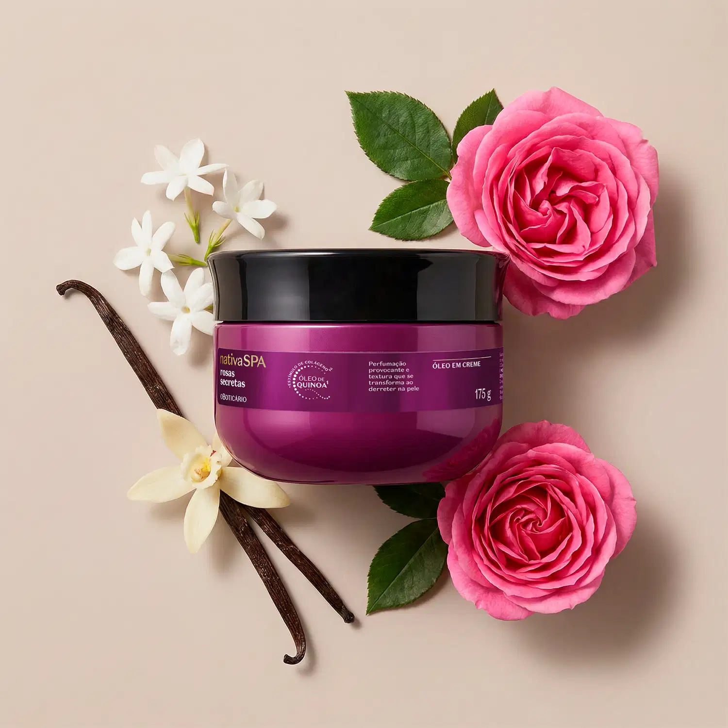Ambiente de spa com produto de beleza da marca Nativa SPA, composto por creme em embalagem roxa, rodeado por rosas rosas e flores brancas, em um cenário com tons neutros e naturais, sugerindo uma experiência de relaxamento e cuidados com a pele.