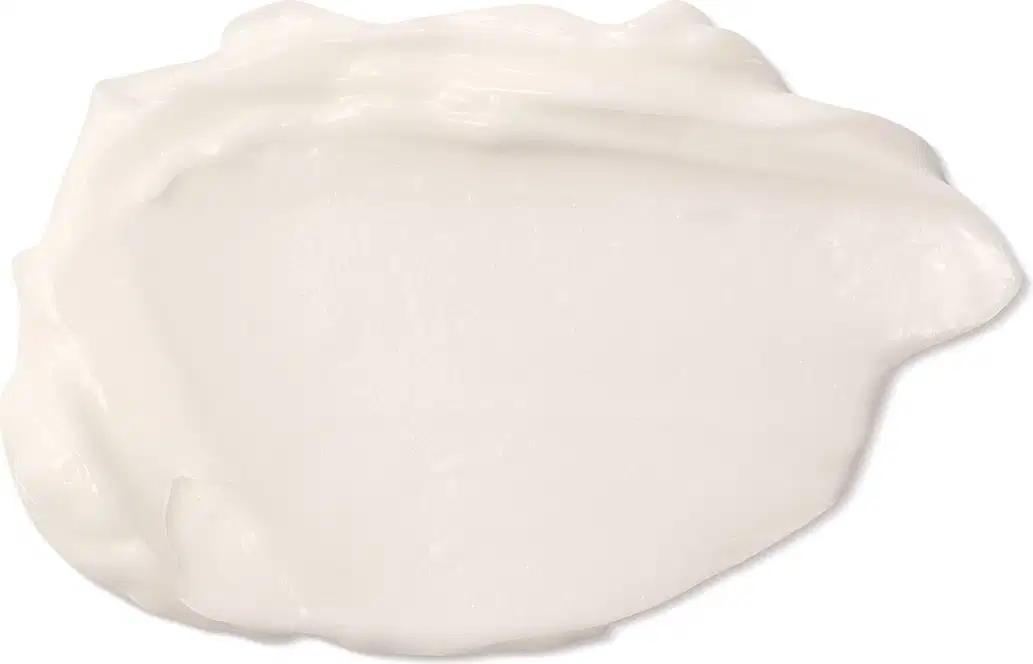 Textura cremosa e brilhante de creme hidratante corporal Her Code, com superfície lisa e uniforme em tons de branco.
