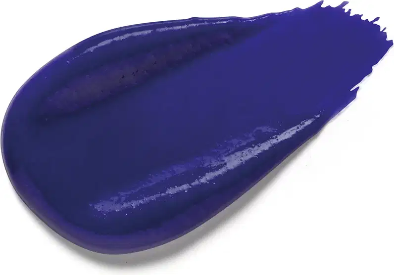 Imagem da textura cremosa e brilhante de tom azul-marinho, com superfície lisa e aparência espessa, ocupando grande parte da imagem em fundo branco.