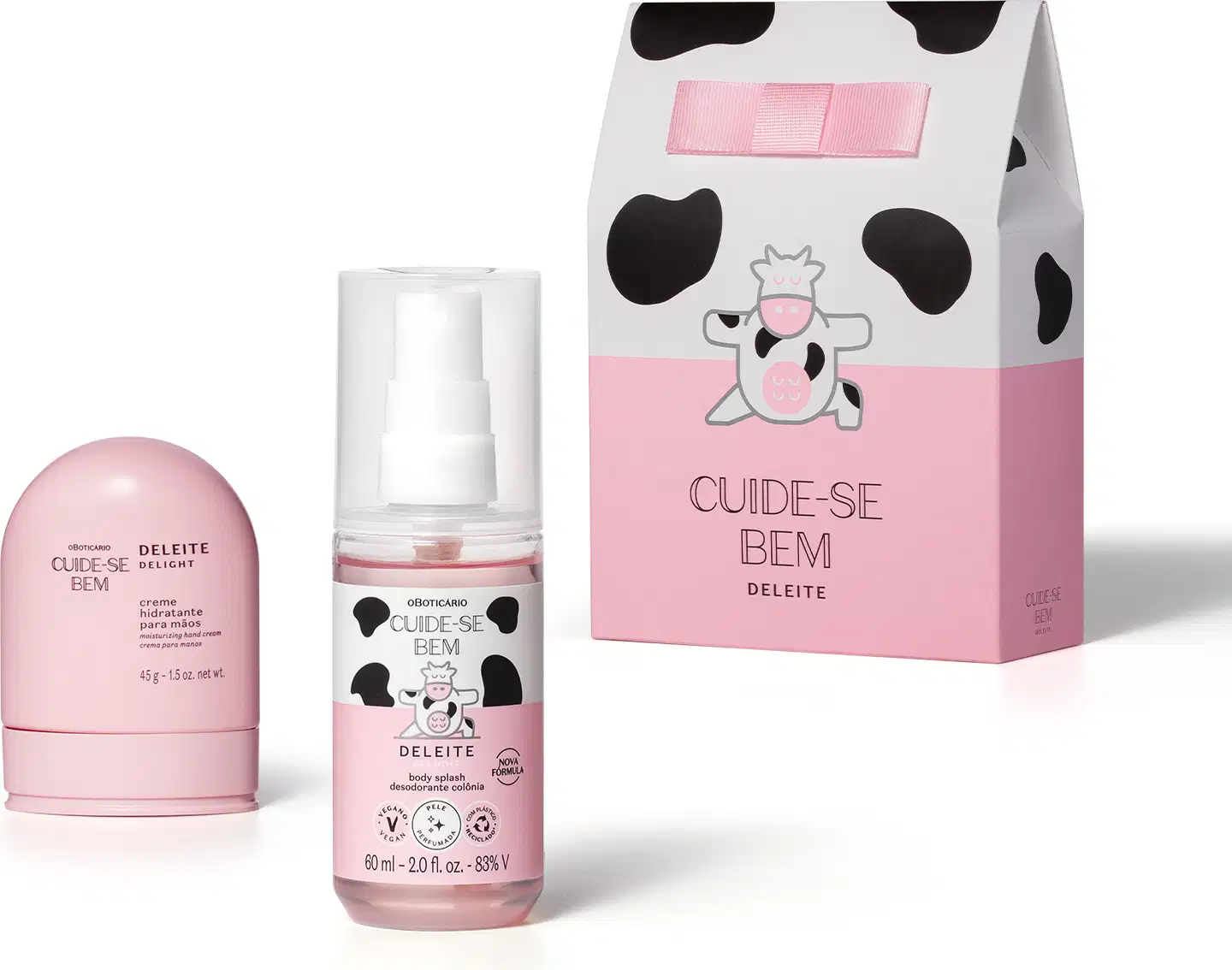 Imagem de um tubo compacto de creme para as mãos, frasco com líquido rosa de body splash e sacola de presente. Todos da linha Cuide-se Bem Deleite em tons de rosa, preto e branco com ilustração de vaquinha.