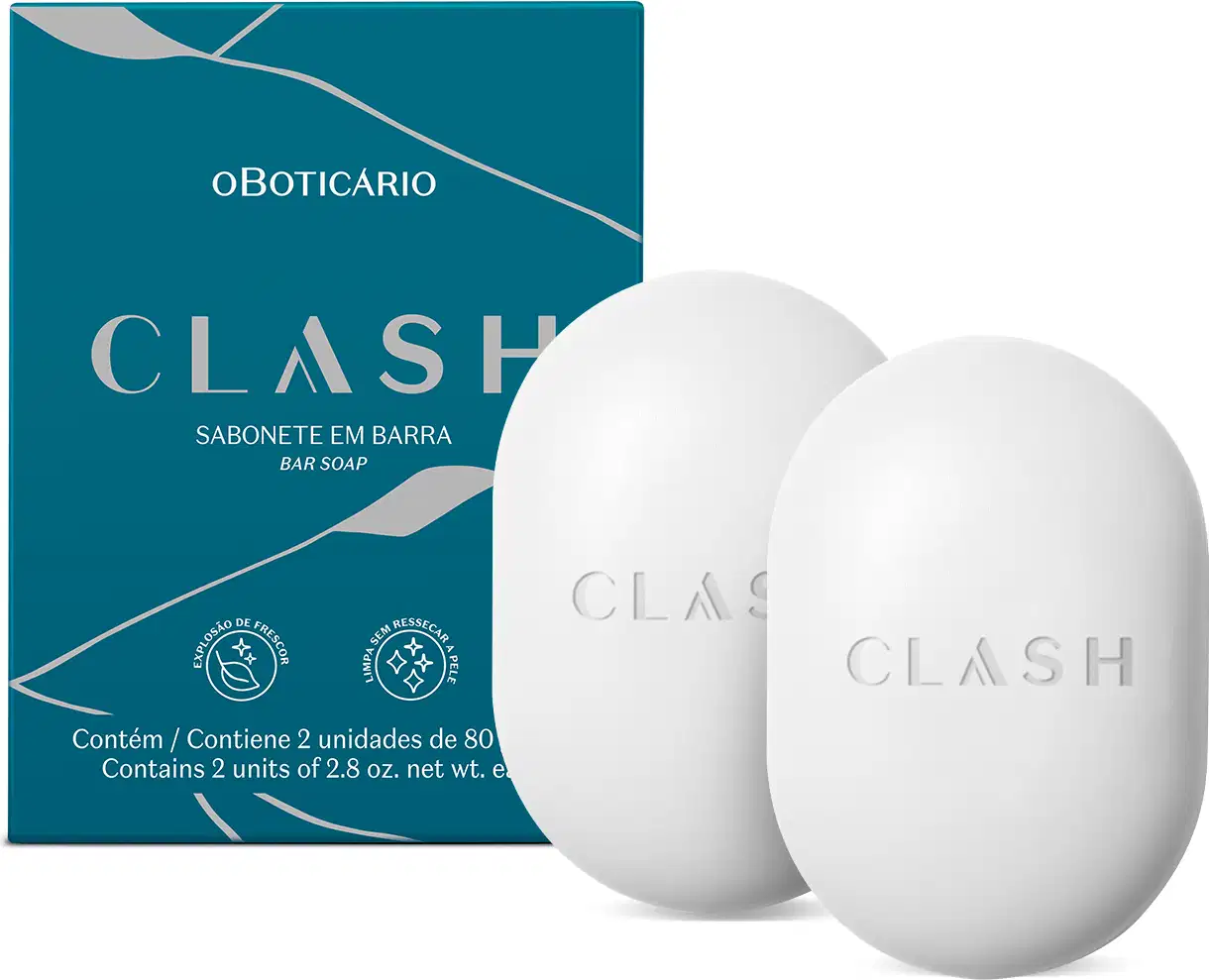 Caixa azul-esverdeada com logotipo "Clash" e dois sabonetes brancos em formato oval com textura lisa e logotipo "Clash" gravado.