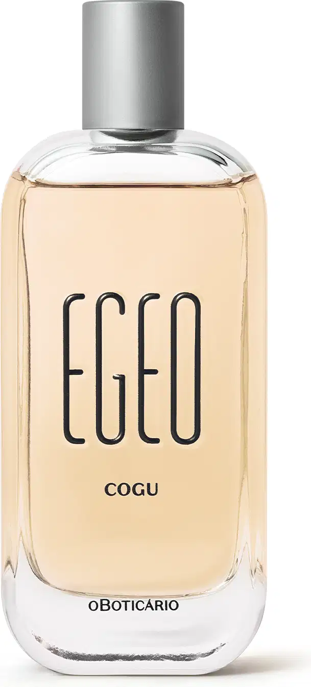 Frasco de vidro transparente com líquido âmbar, rótulo preto e tampa prateada contendo 90ml de desodorante colônia Egeo Cogu.