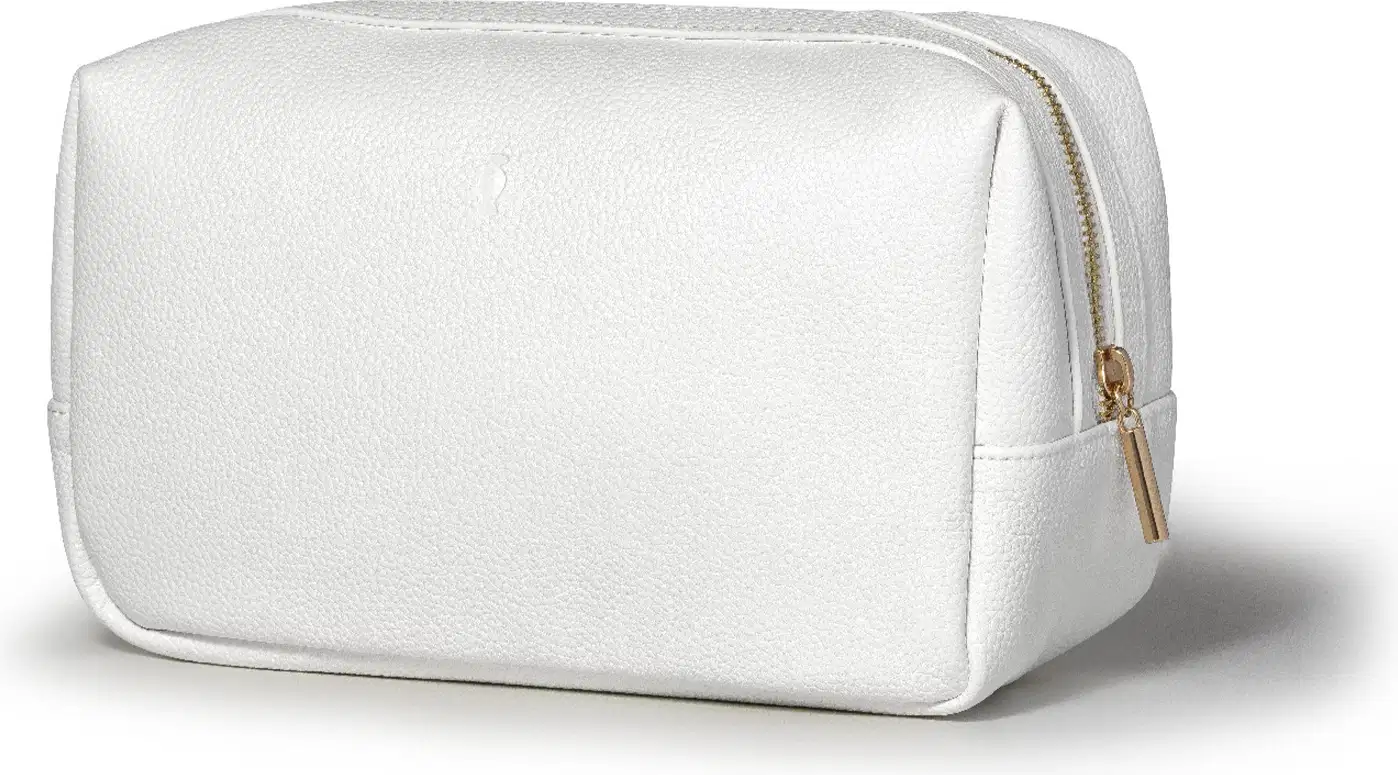 Nécessaire branco com zíper dourado, com formato retangular e superfície lisa.